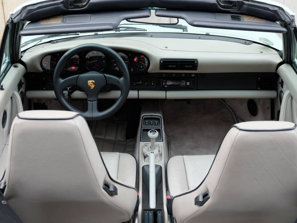 Image 19/60 de Porsche 911 Carrera 2 (1991)