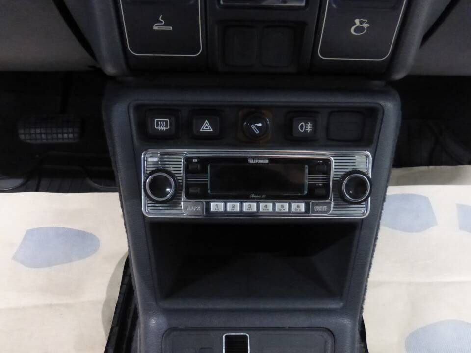 Bild 19/24 von Peugeot 305 (1986)