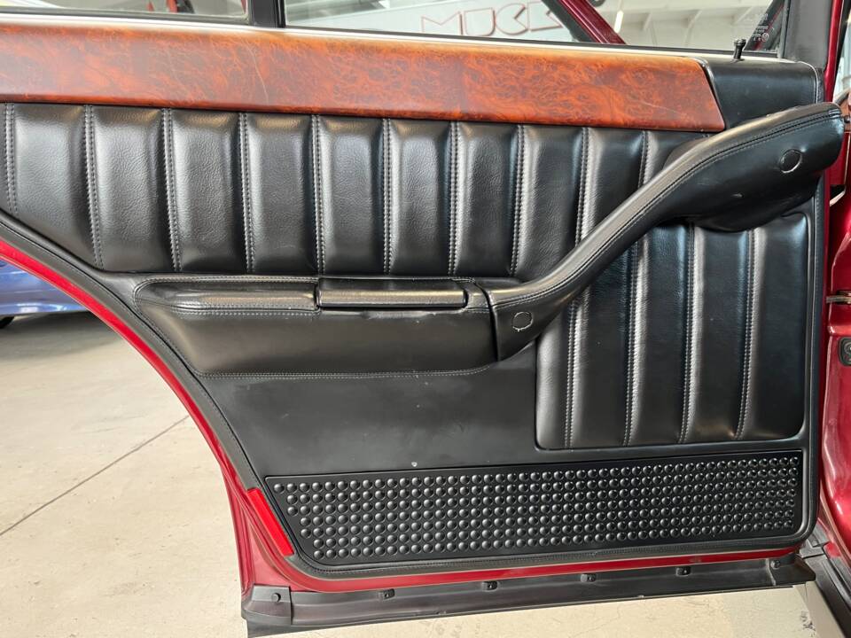 Image 40/47 of Lancia Thema 8.32 (1989)