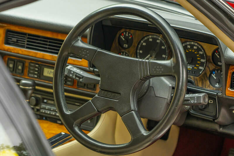 Image 27/50 of Jaguar XJS 6.0 (1993)