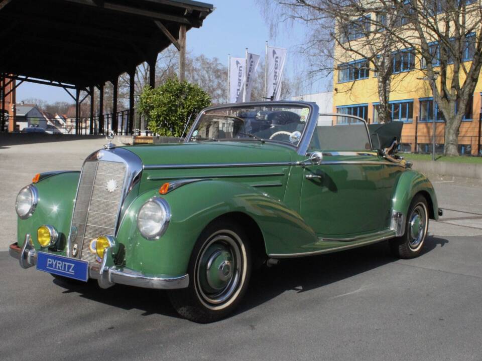 Image 2/17 of Mercedes-Benz 220 Cabriolet A (1953)