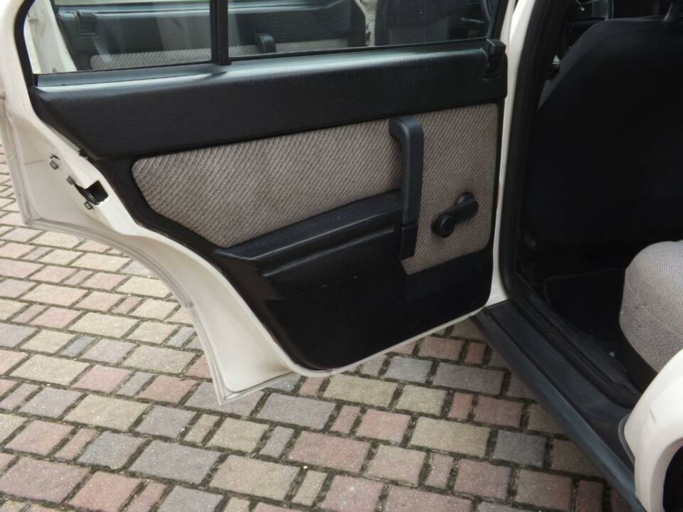 Image 36/50 of Alfa Romeo 75 2.0 (1986)