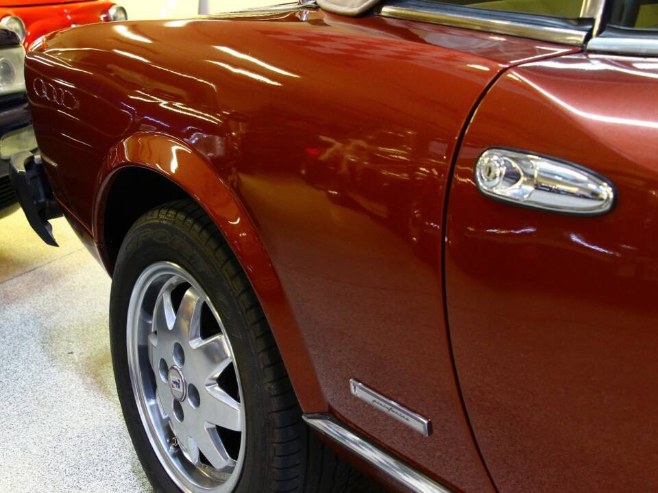 Immagine 14/27 di FIAT Dino Spider (1987)