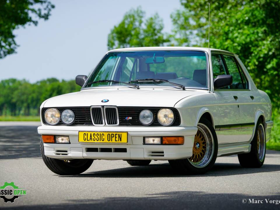 Image 22/51 of BMW M 535i (1985)