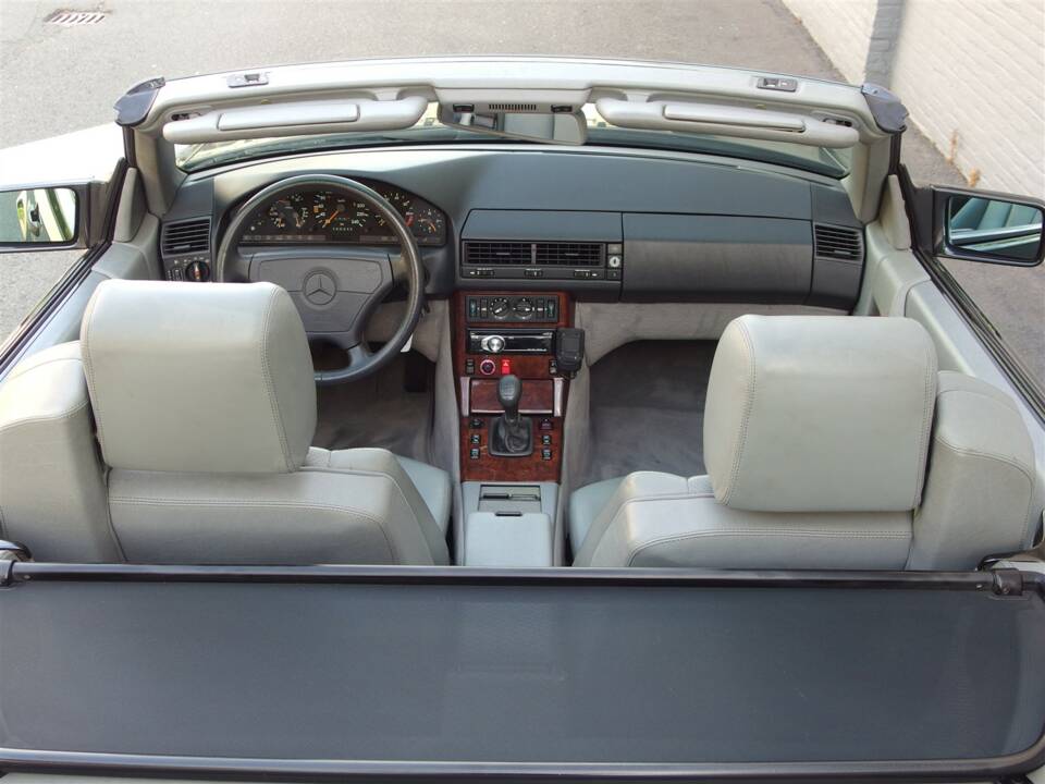 Image 39/96 of Mercedes-Benz 300 SL (1992)