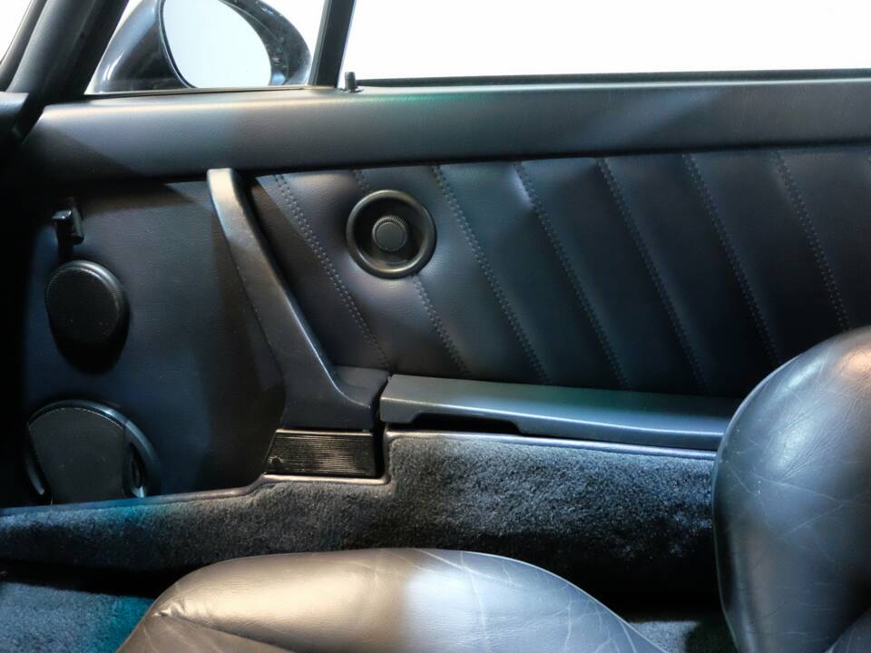 Imagen 11/26 de Porsche 911 Carrera 4 (1992)