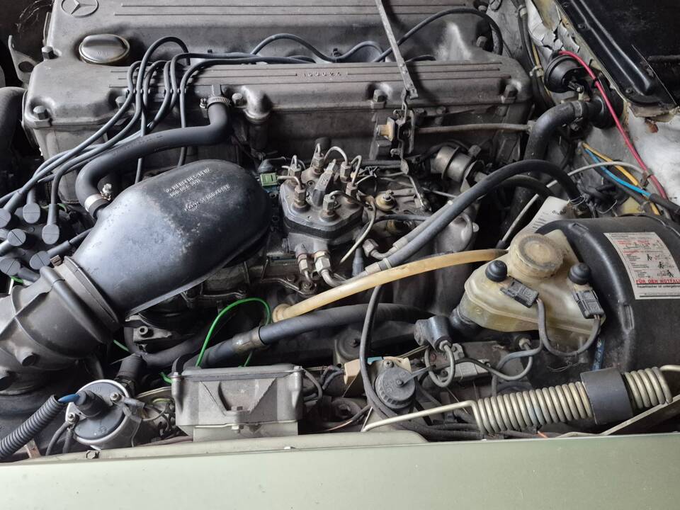 Image 13/15 de Mercedes-Benz 280 SLC (1980)