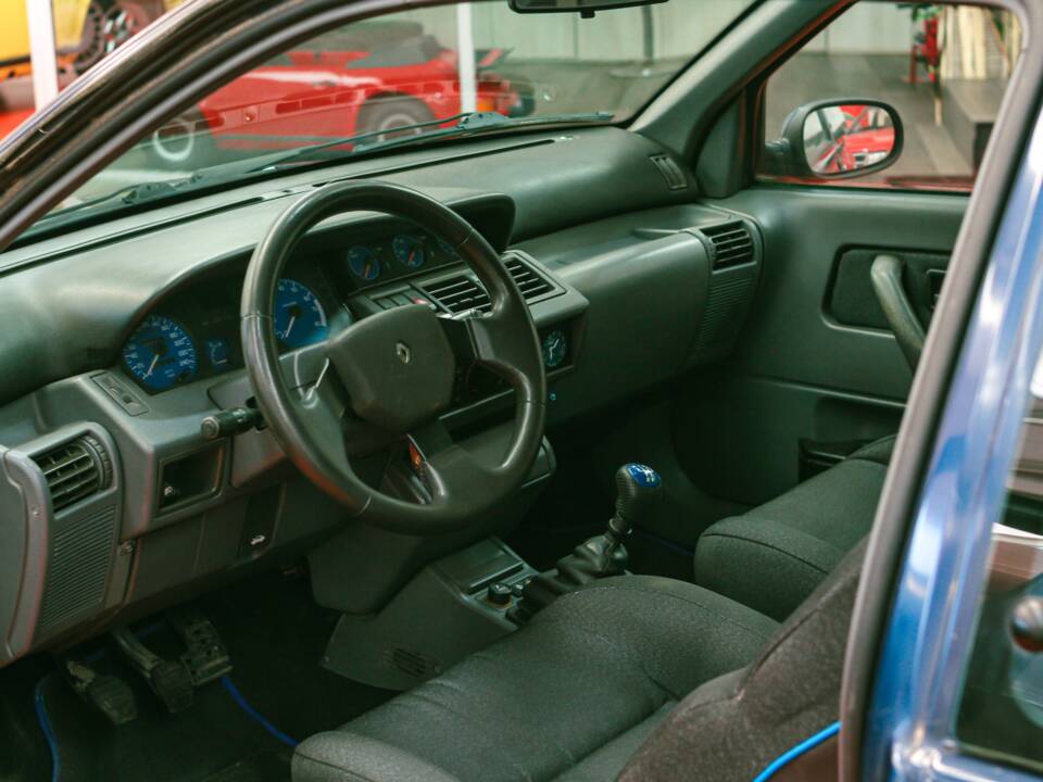 Imagen 11/27 de Renault Clio I 1.8 16V (1994)