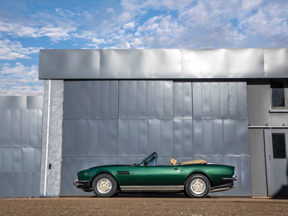 Image 9/20 of Aston Martin V8 (1981)