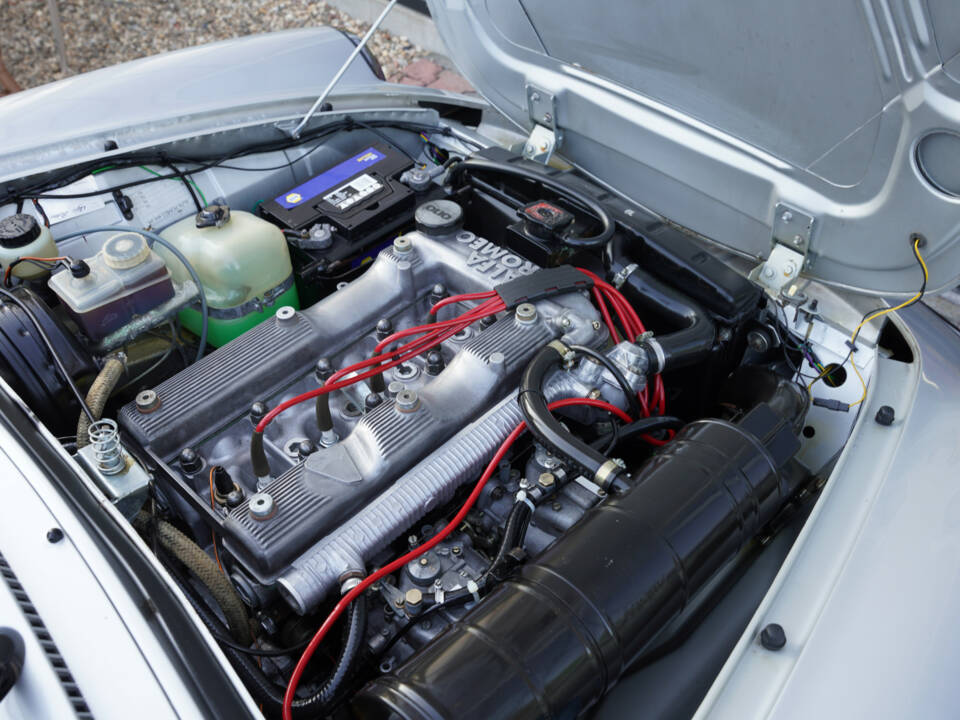 Bild 25/50 von Alfa Romeo 2.0 Spider QV (1987)