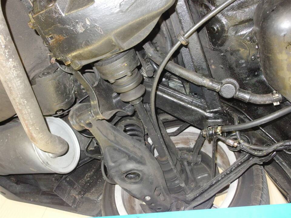 Immagine 92/98 di Mercedes-Benz 190 E 2.3-16 (1985)