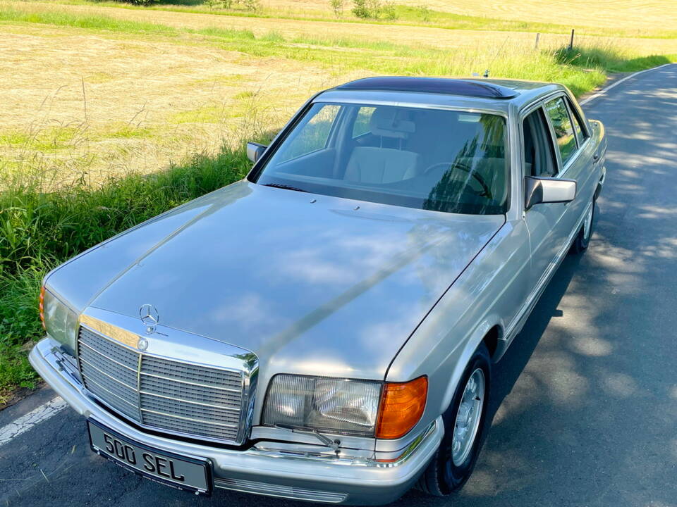Image 16/24 of Mercedes-Benz 500 SEL (1982)