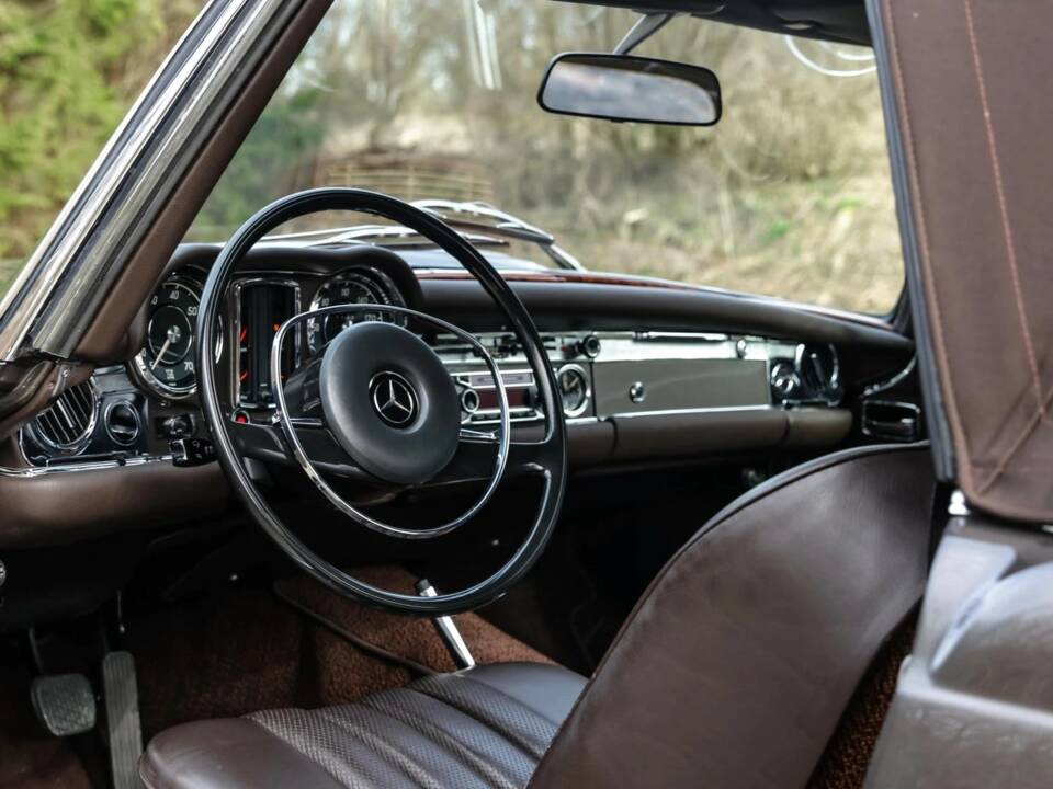 Image 13/21 de Mercedes-Benz 280 SL (1969)