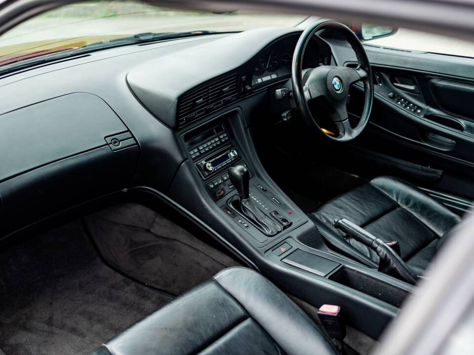 Image 26/45 de BMW 850i (1991)