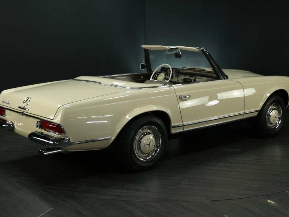 Image 7/50 of Mercedes-Benz 230 SL (1967)