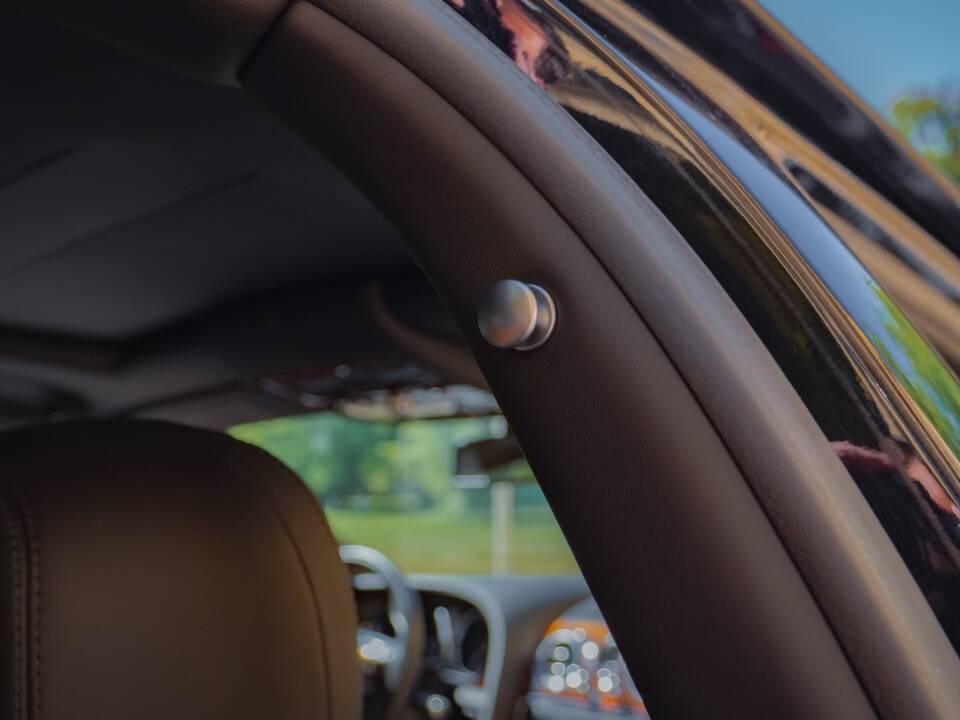 Imagen 42/68 de Bentley Flying Spur V8 S (2017)