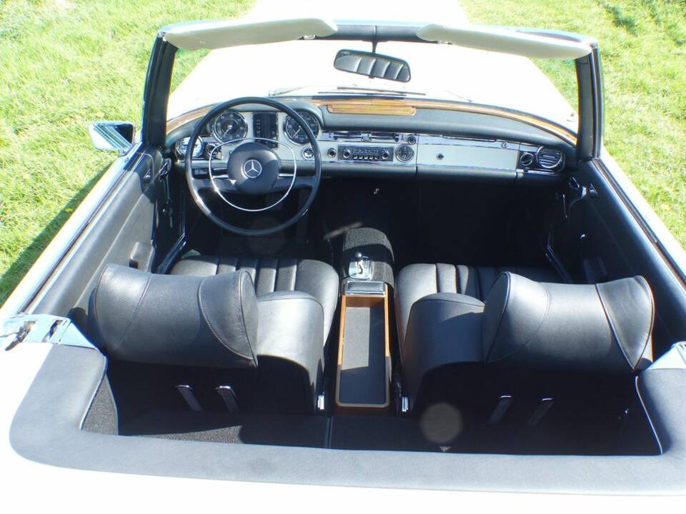 Mercedes-Benz 280 SL Roadster (W 113) hellelfenbein 1969