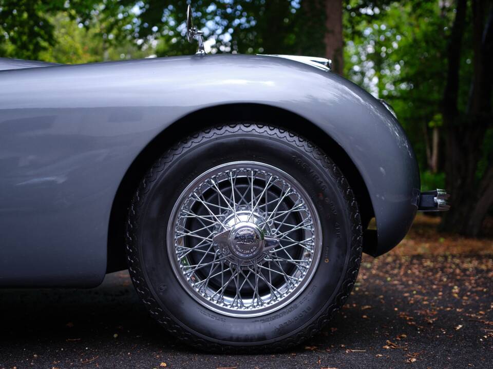 Image 14/33 of Jaguar XK 120 OTS (1951)