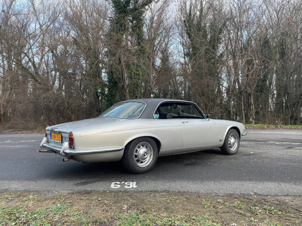Image 8/20 de Jaguar XJ 6 C 4.2 (1975)