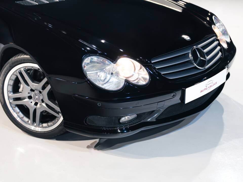 Image 16/31 of Mercedes-Benz SL 55 AMG (2003)