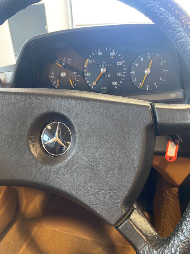 Immagine 27/91 di Mercedes-Benz 240 D (1981)