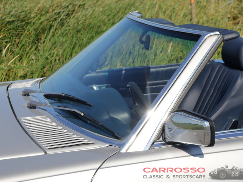Image 29/50 of Mercedes-Benz 560 SL (1988)