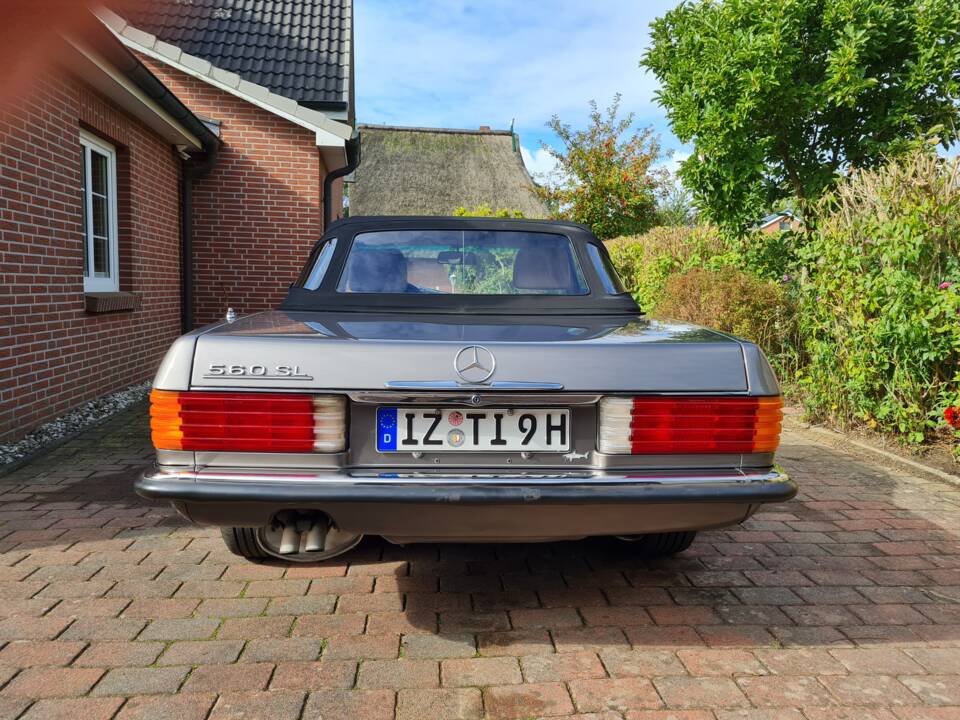 Afbeelding 2/24 van Mercedes-Benz 560 SL (1986)