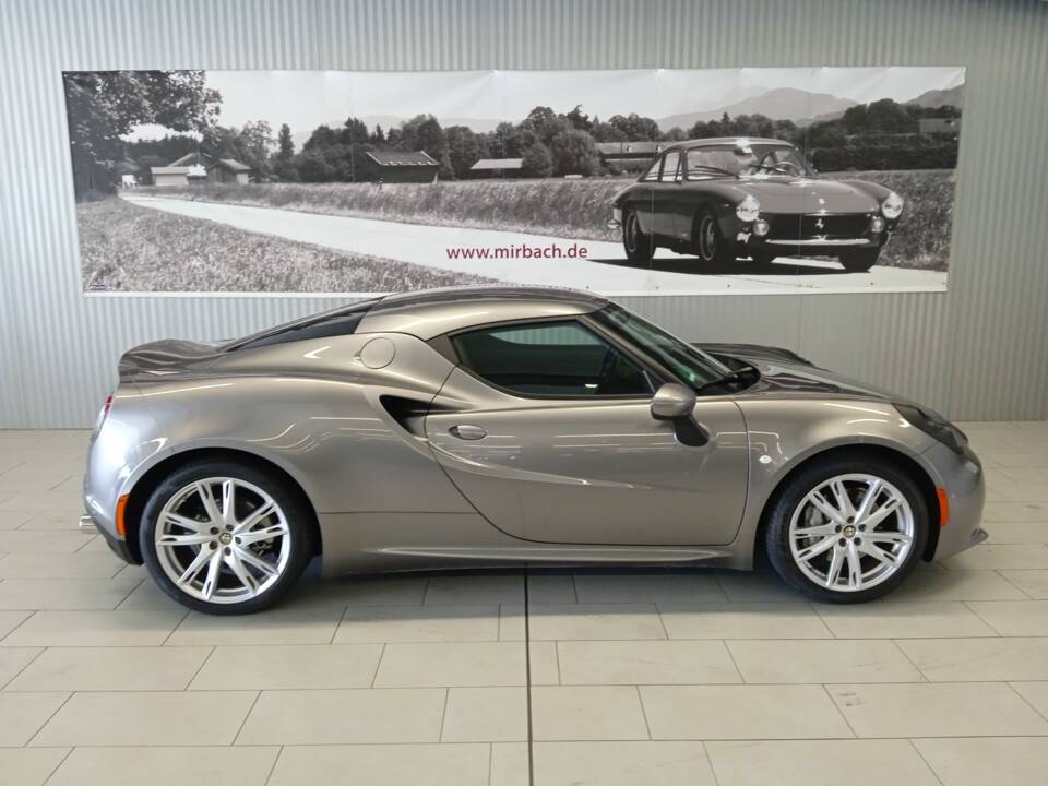 Image 6/13 of Alfa Romeo 4C (2014)