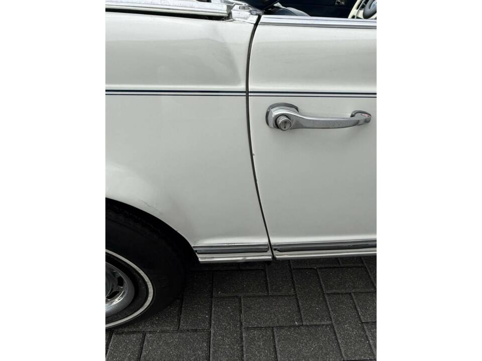 Image 17/50 of Mercedes-Benz 280 SL (1971)