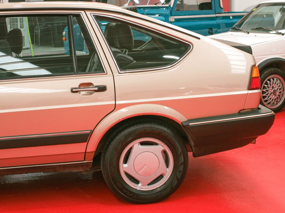 Afbeelding 23/37 van Volkswagen Passat 2.0 (1987)