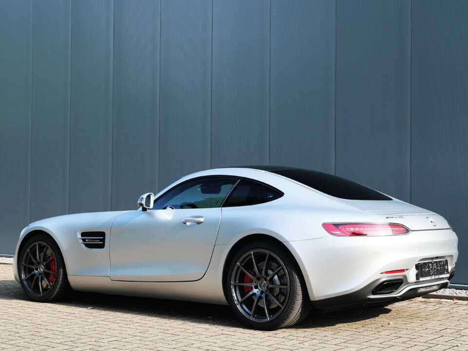 Image 33/56 of Mercedes-AMG GT-S (2017)
