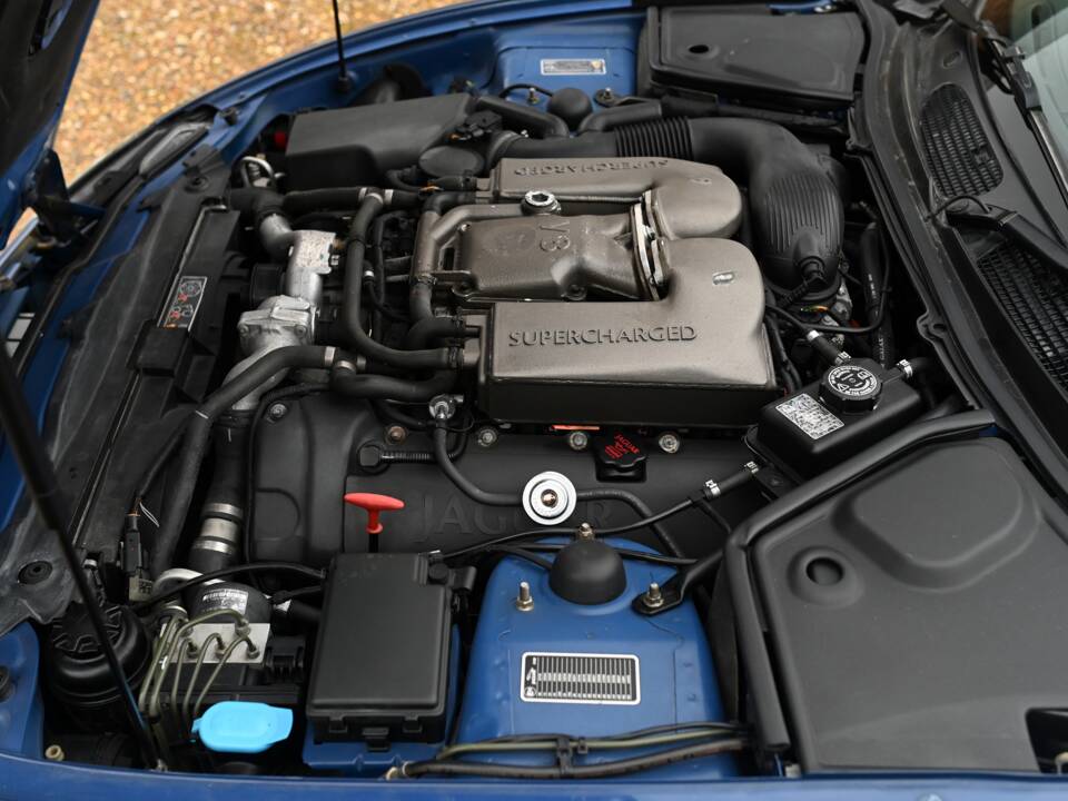 Image 14/26 de Jaguar XKR (2004)