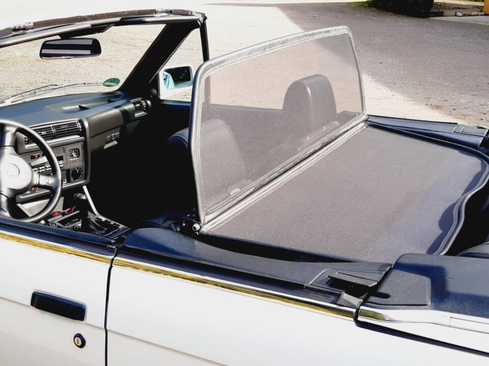 Image 40/55 of BMW 320i (1991)
