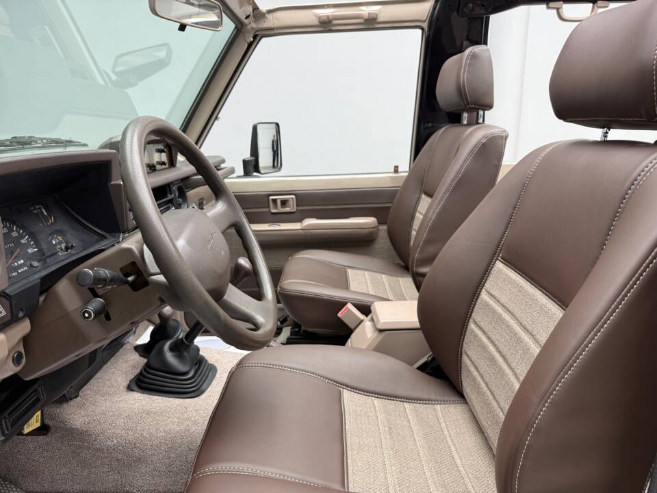 Immagine 2/24 di Toyota Land Cruiser LJ73 (1991)