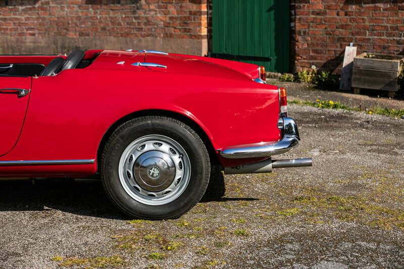 Image 34/46 of Alfa Romeo 2000 Spider (1960)