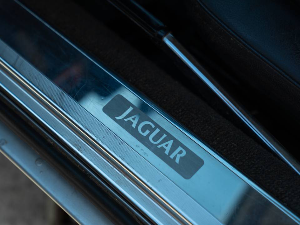 Image 28/41 of Jaguar XJ-S 3.6 (1990)