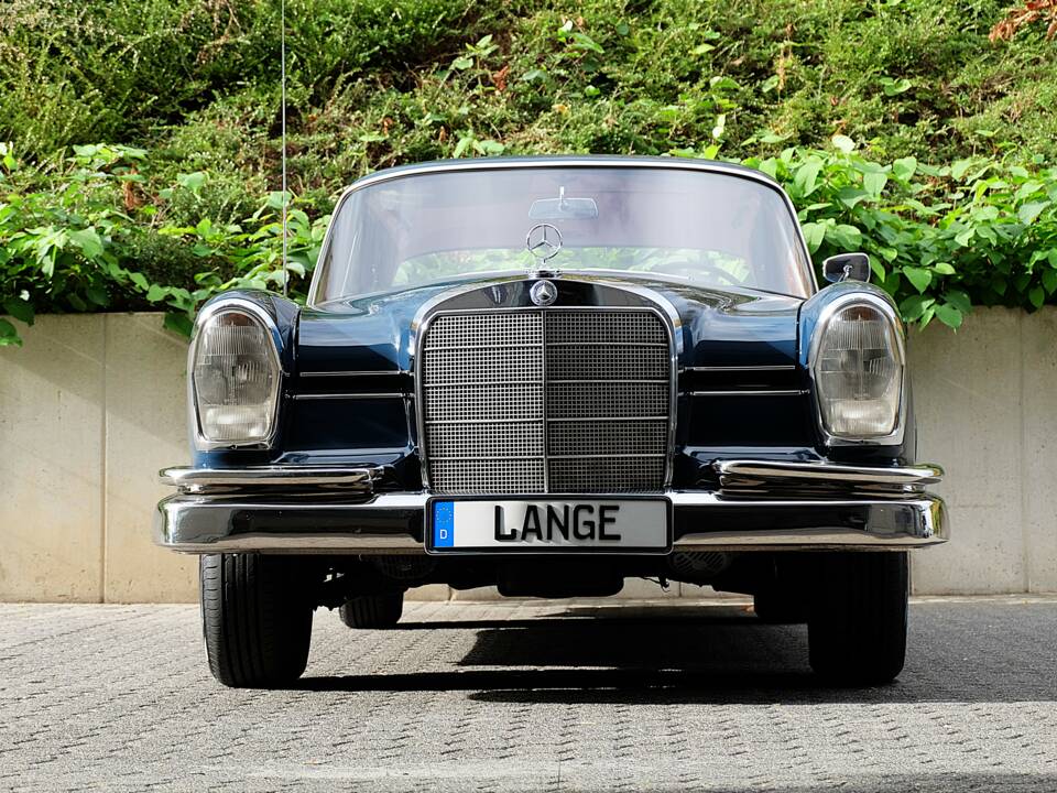 Image 8/76 de Mercedes-Benz 220 S b (1963)