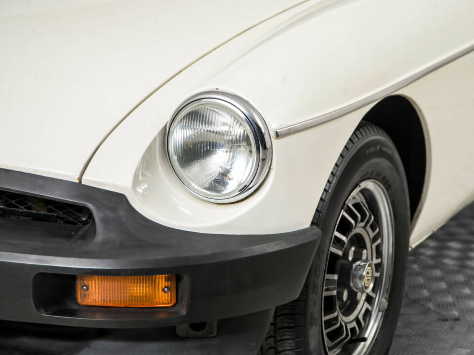 Image 22/50 of MG MGB GT V8 (1975)