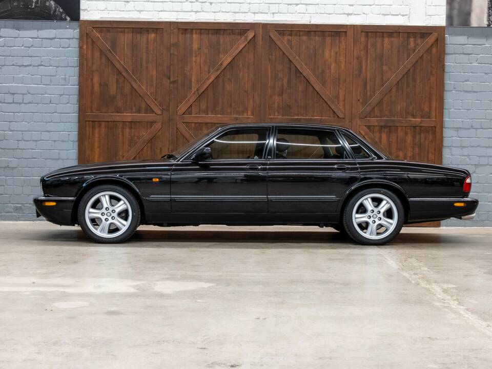 Bild 5/34 von Jaguar XJR 4.0 (2001)