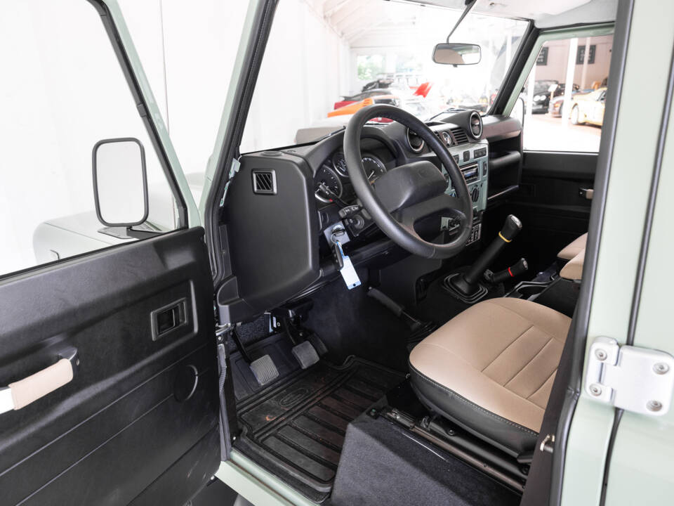 Image 7/36 of Land Rover Defender (2016)