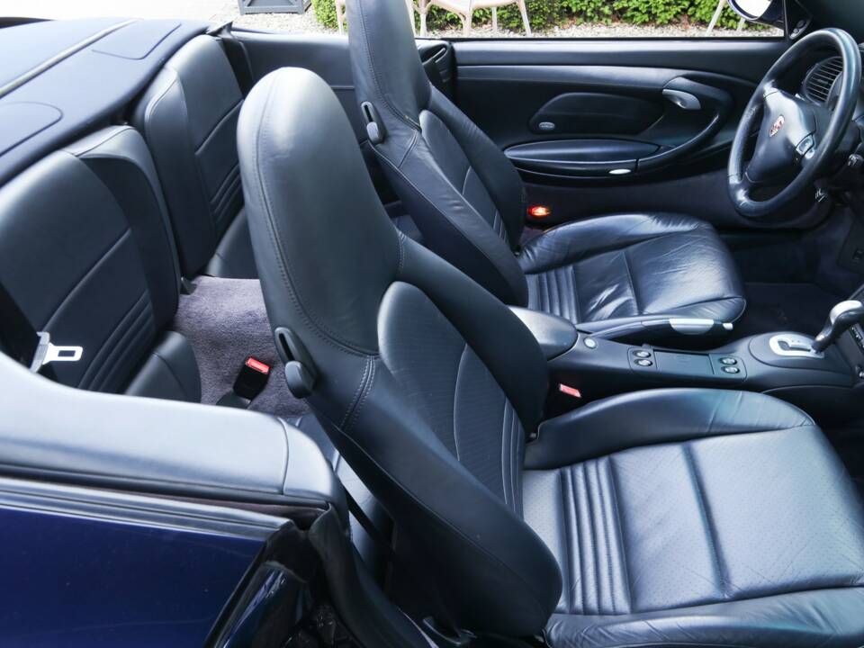 Image 13/50 of Porsche 911 Carrera 4S (2004)