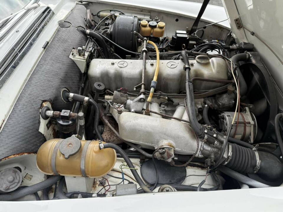 Image 42/50 of Mercedes-Benz 280 SL (1971)