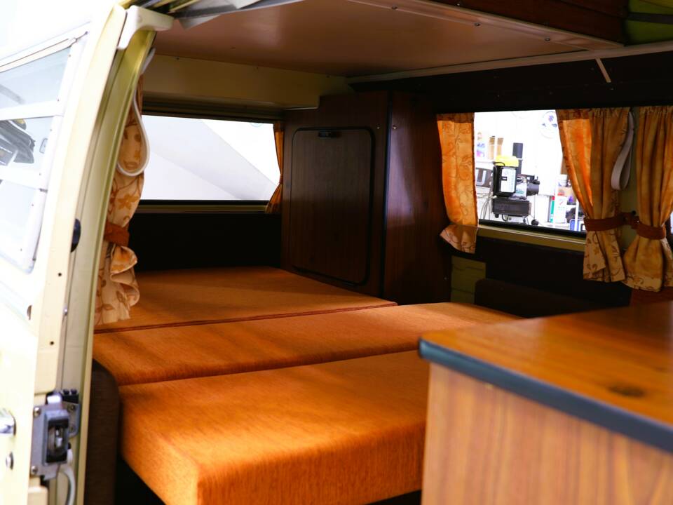 Afbeelding 19/36 van Volkswagen T2b Westfalia (1974)