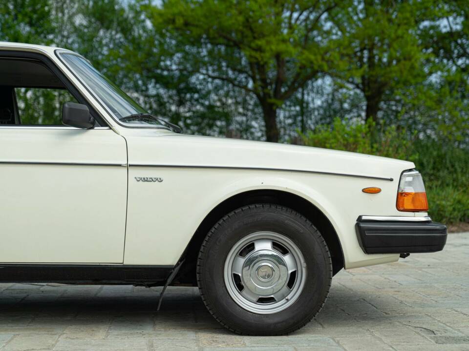 Bild 18/50 von Volvo 240 Diesel (1982)