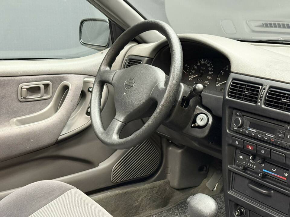 Image 46/50 of Nissan 100 NX (1994)