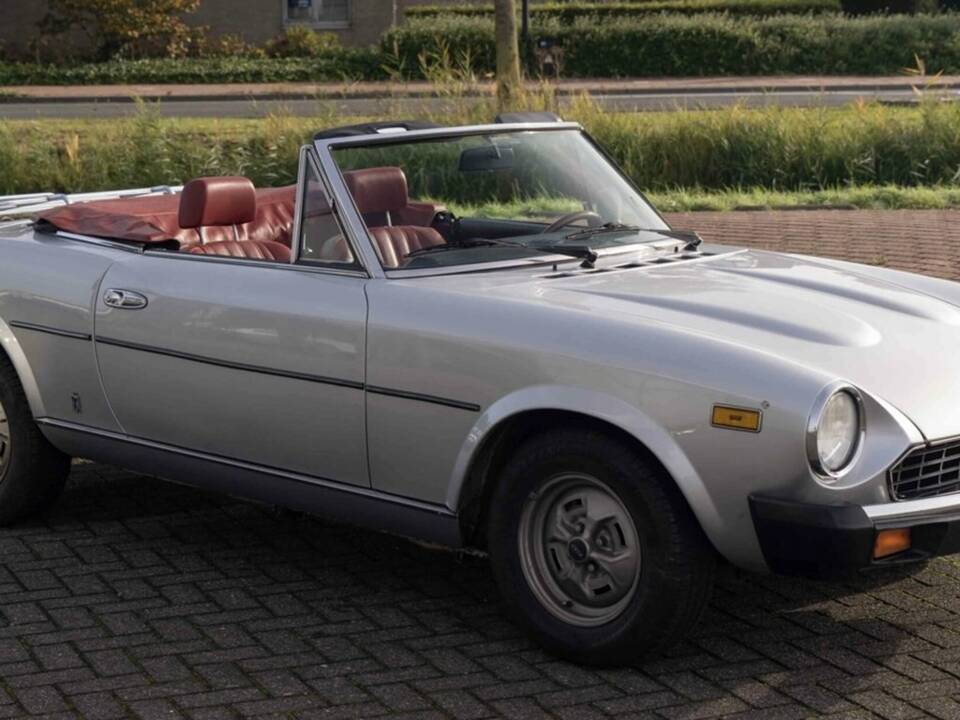 Afbeelding 3/8 van Alfa Romeo 2000 Spider Veloce (1979)