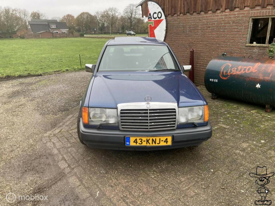 Bild 2/50 von Mercedes-Benz 300 E (1986)