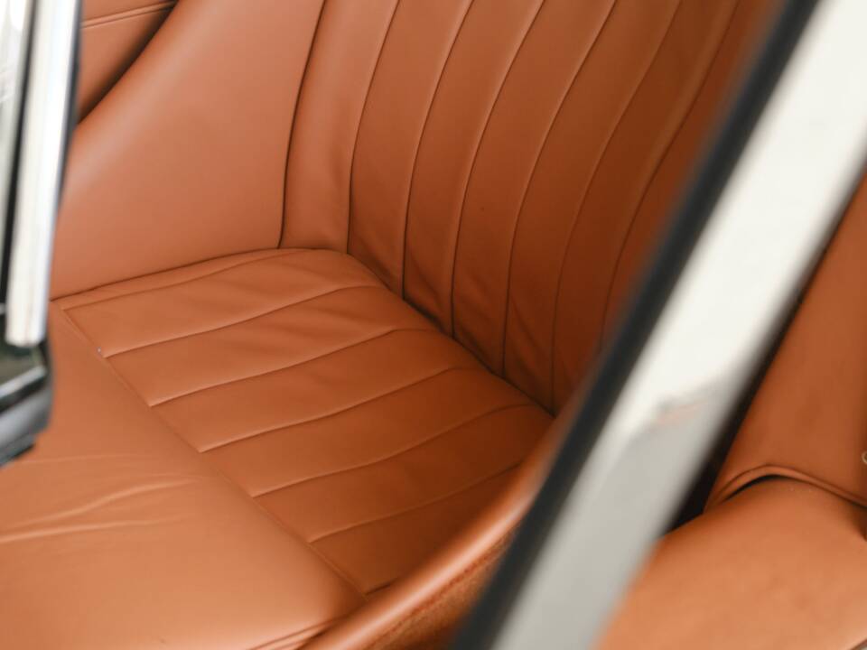 Image 49/50 de Jaguar E-Type (1970)