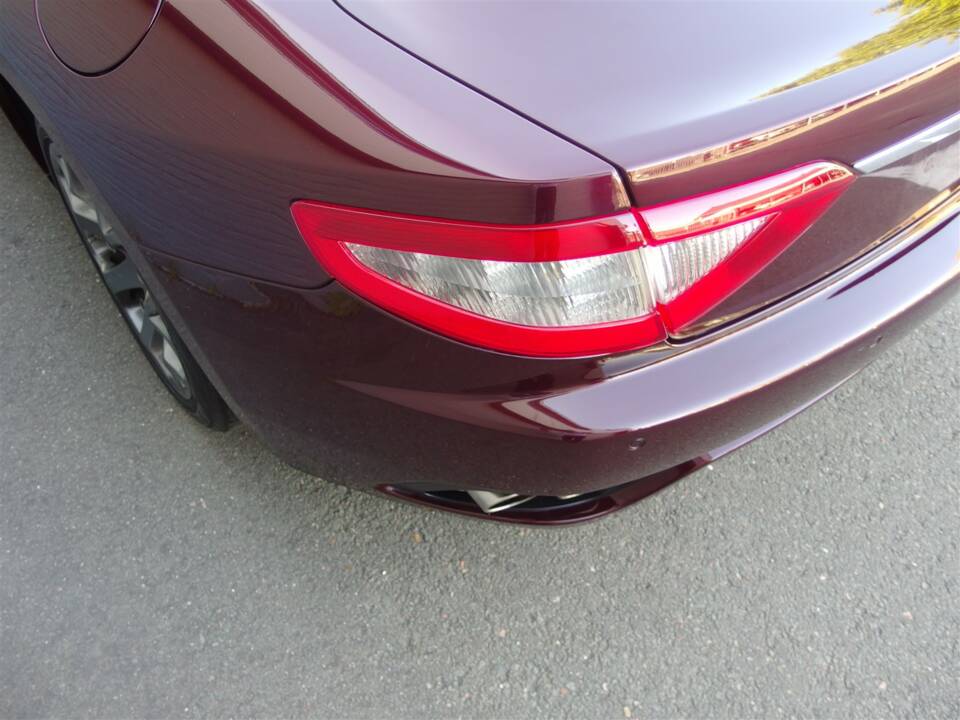 Image 39/98 of Maserati GranTurismo 4.2 (2008)