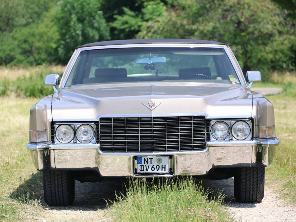 Image 2/7 of Cadillac DeVille Convertible (1969)